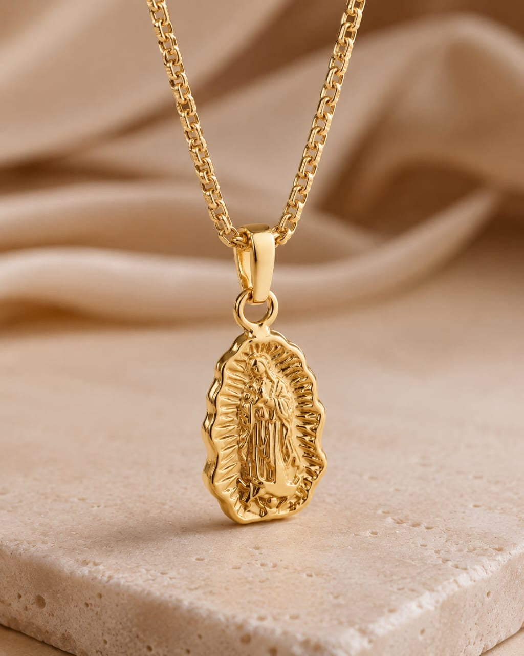 18k Gold Guadalupe Pendant Necklace (750)