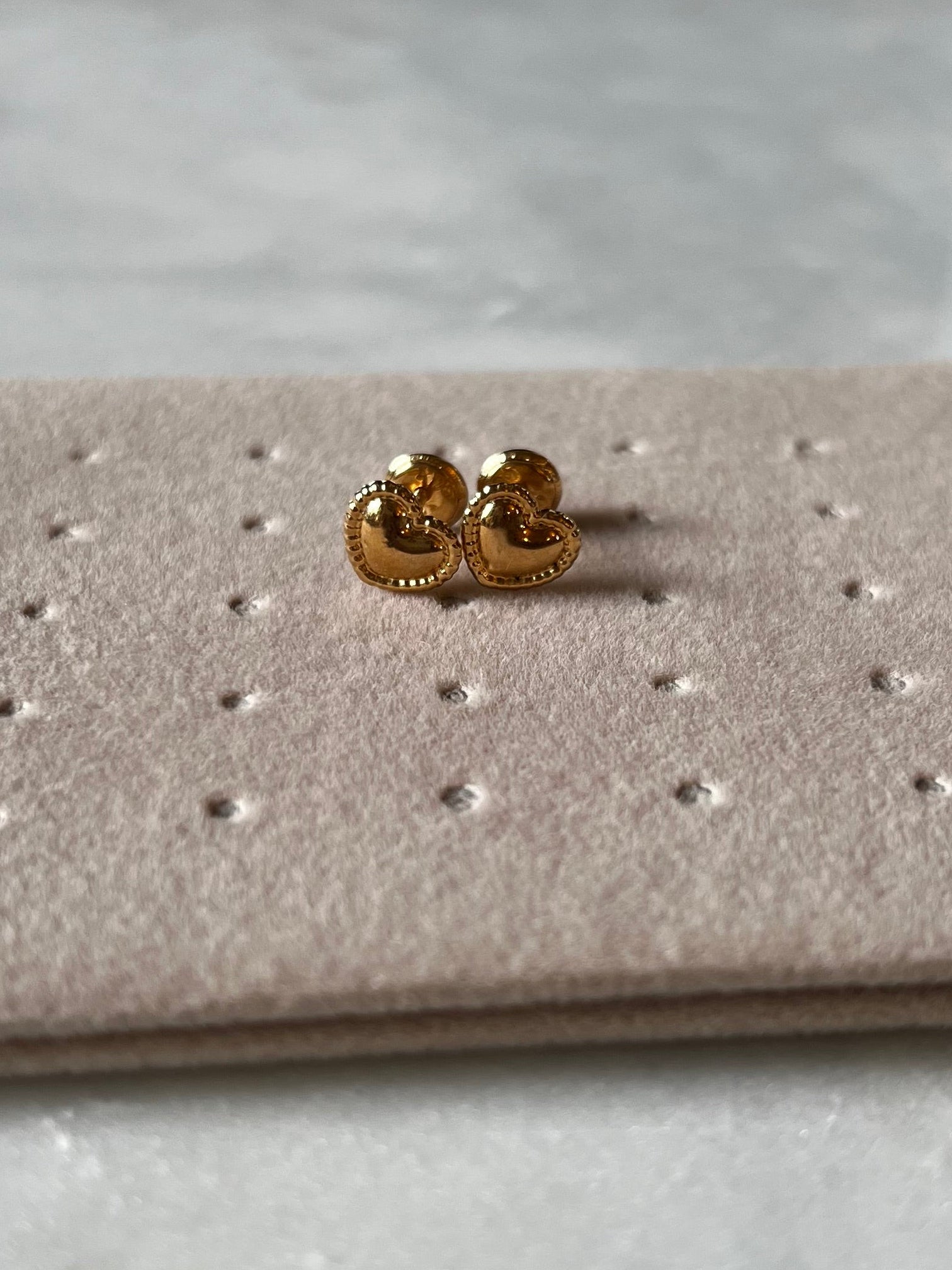 18K Gold Heart Stud Earrings (750)