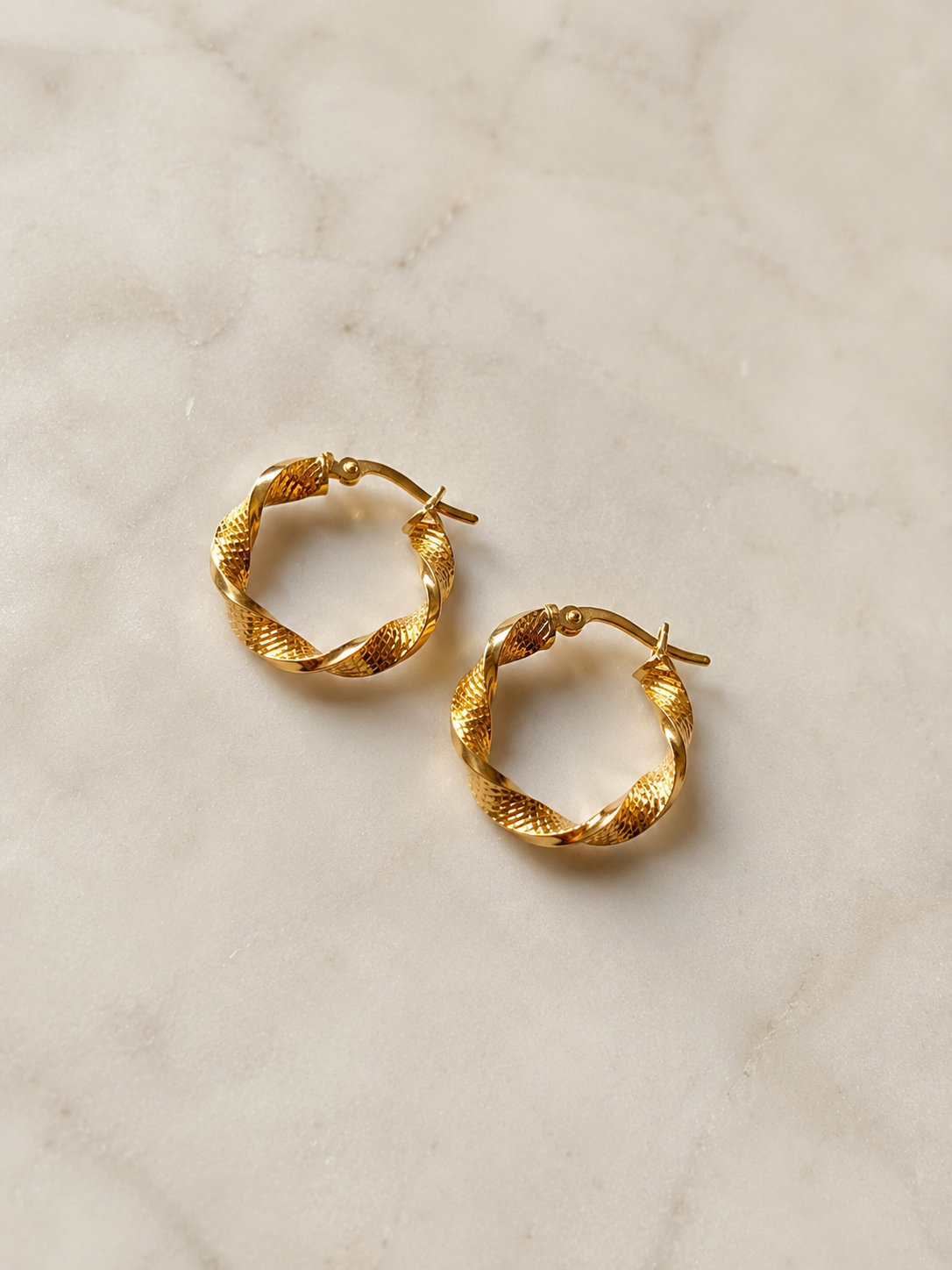 18K Twisted Gold Hoop Earrings (750)